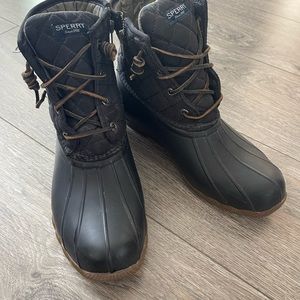 Sperry Women's Saltwater Quilted Duck Boot Size 9W
